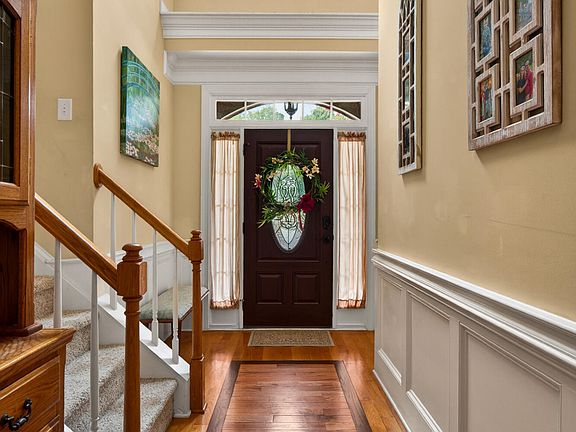 4th image of 61 Buttonwood Ct