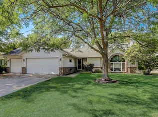 8504 W Beacon Hill Dr, Franklin, WI 53132