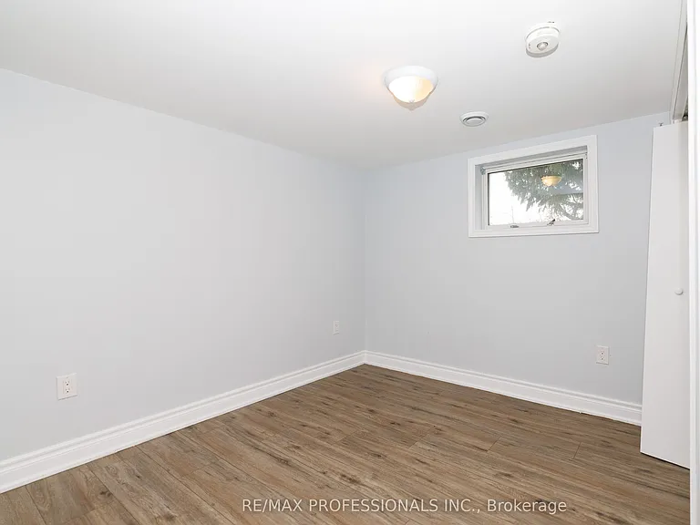 16 Nello St #BASEMENT — Photo 7