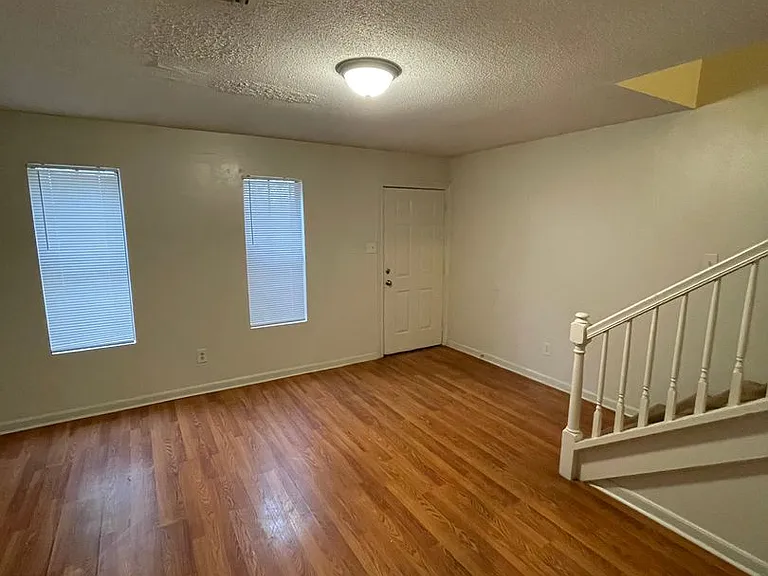 200 Loire Ave — Photo 5