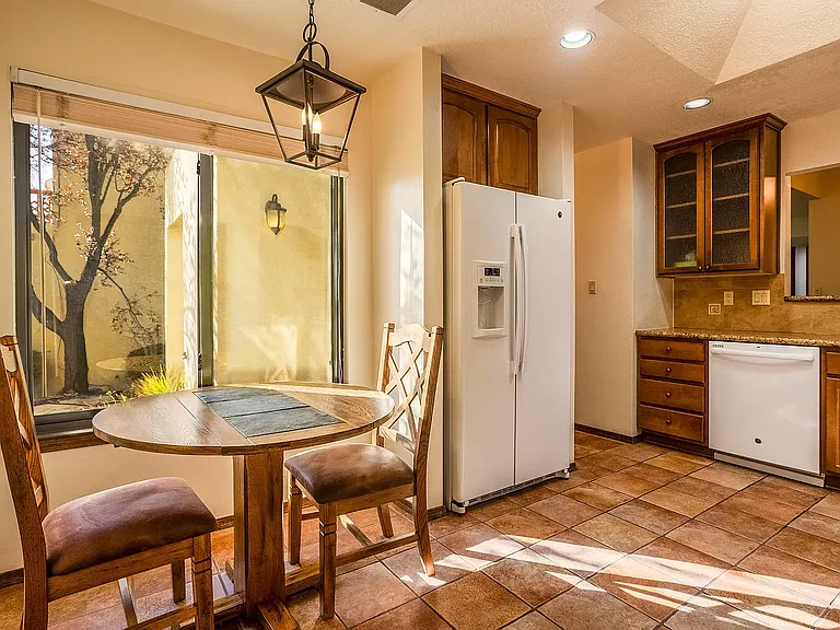 10405 Camino Del Oso NE — Photo 14