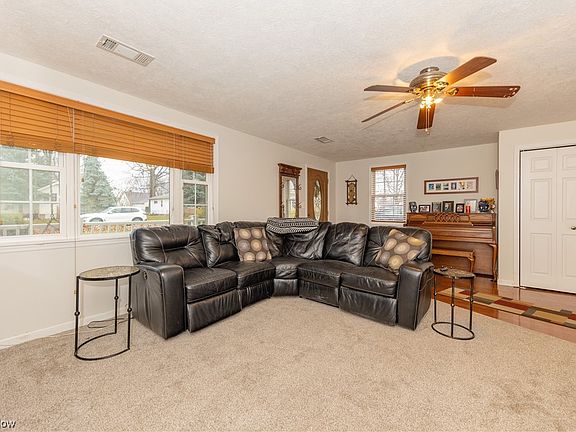 5th image of 30223 Thomas St
