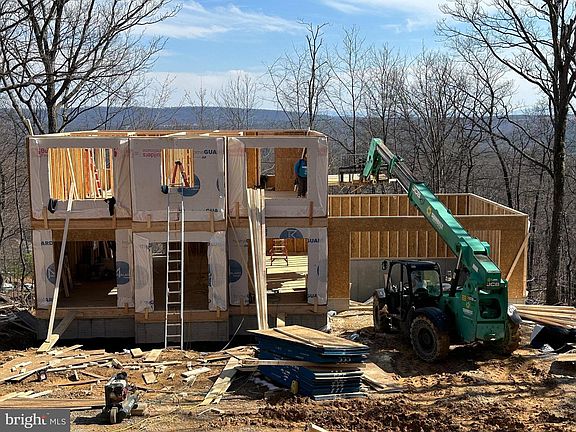 2nd image of 211 Inca Trl