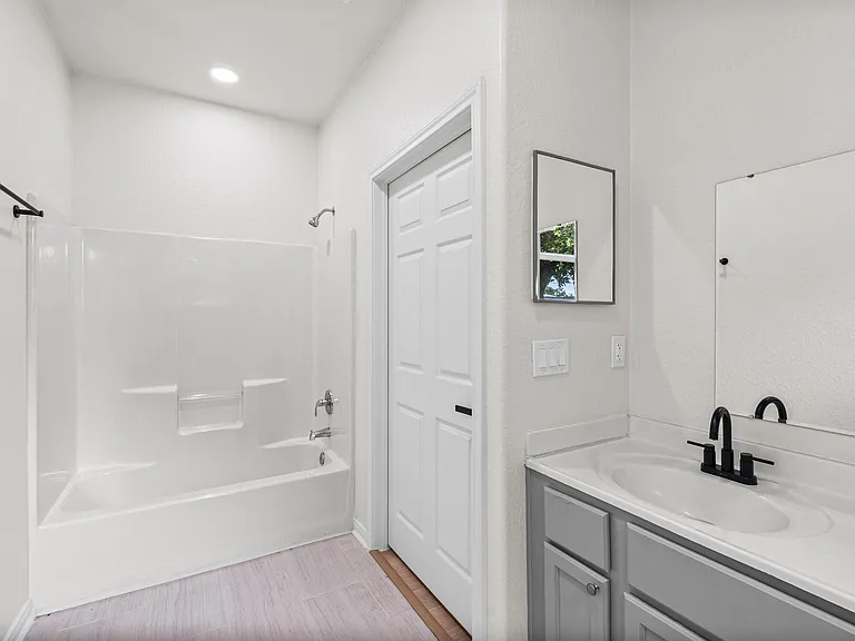 4415 Castor St — Photo 10