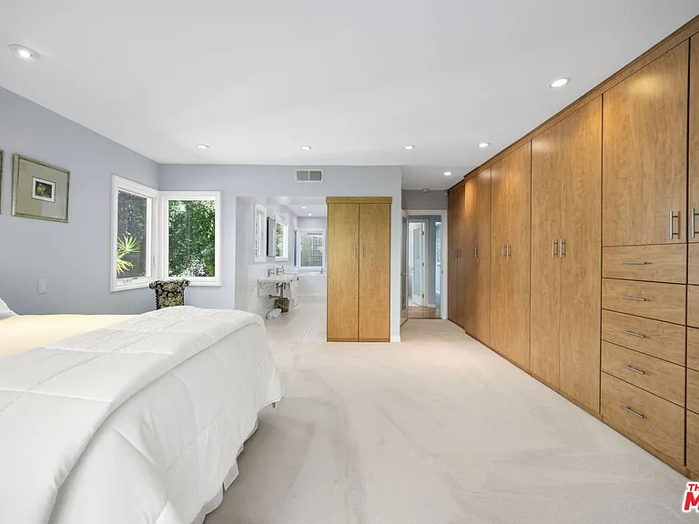 11215 W Sunset Blvd — Photo 43