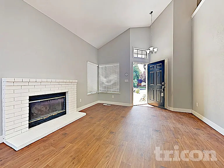 2819 Filbert St — Photo 4