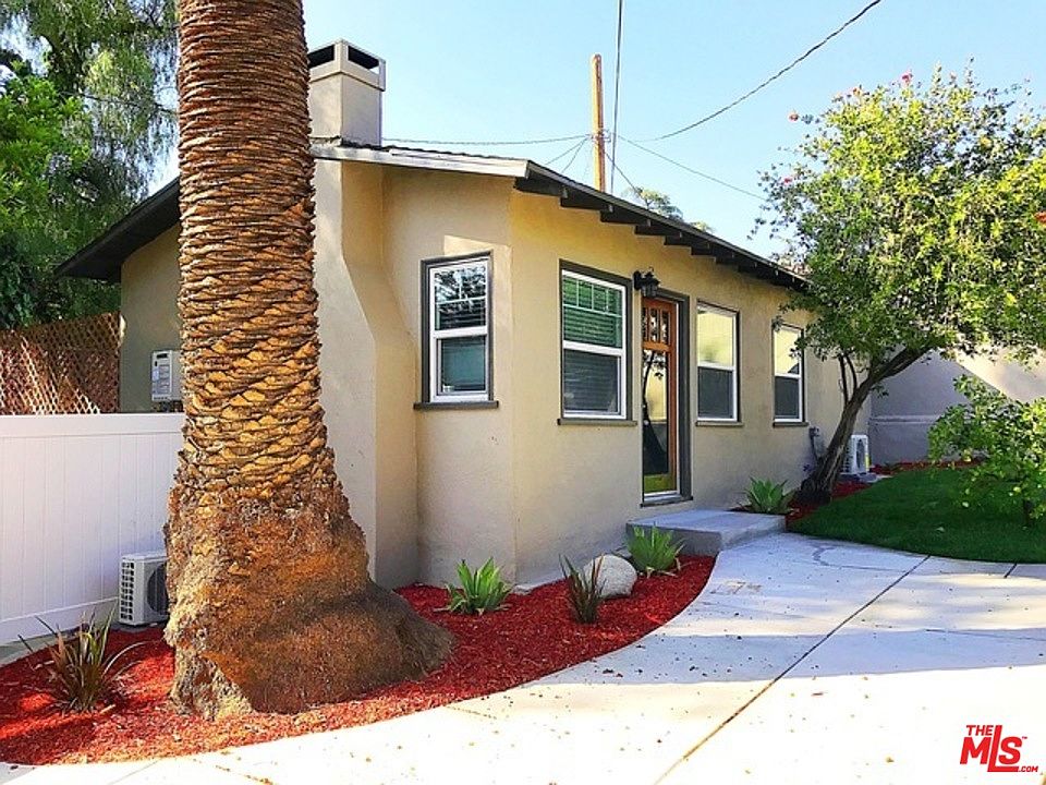 1st image of 390 E Altadena Dr