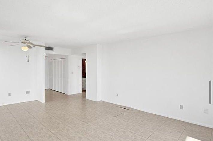 1st image of 1465 NE 123rd St #323