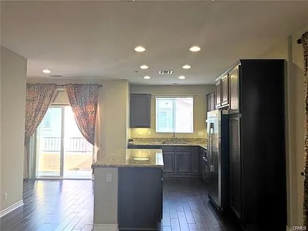 3 bed, 3.5 bath, 1744 sqft, $3,700 — Photo 2