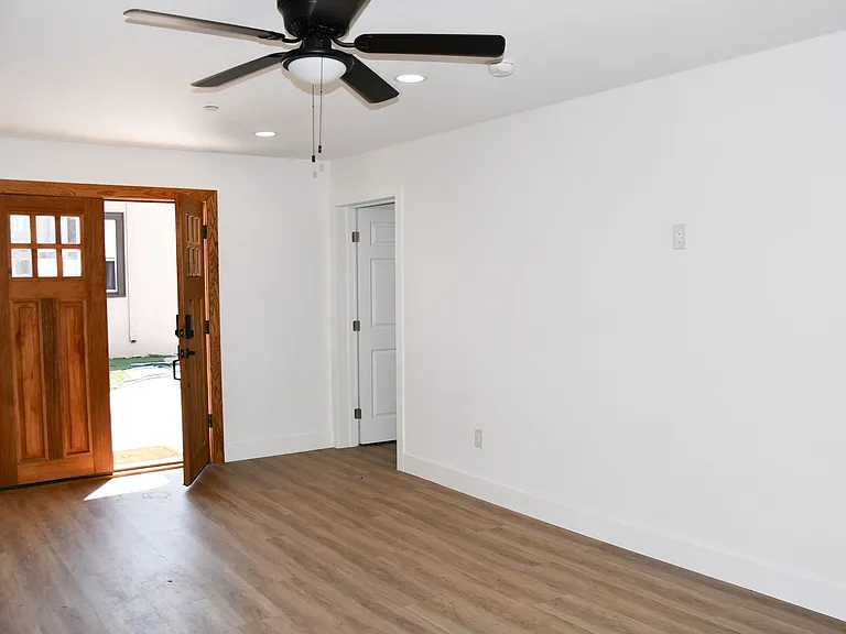 160-162 S Citrus St — Photo 12