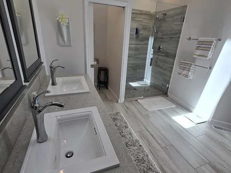 8198 Foxchase Cir — Photo 23