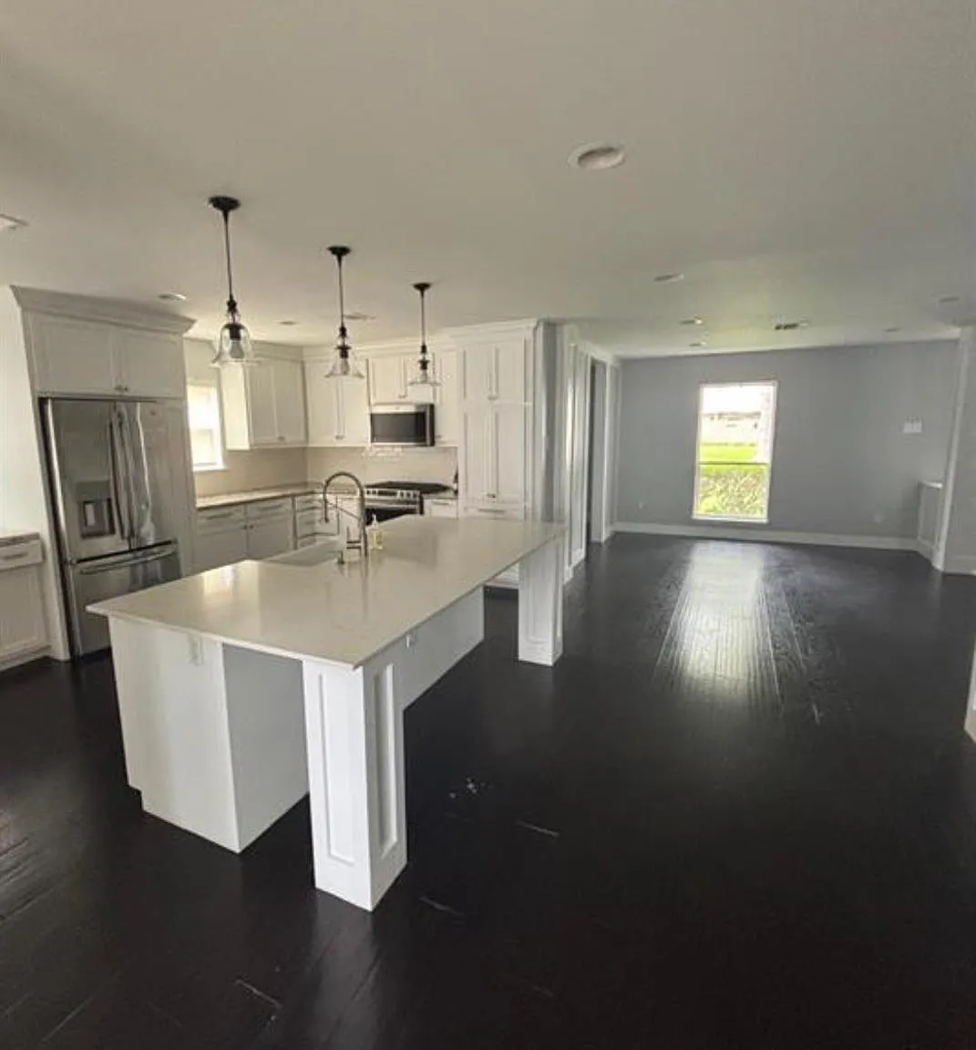 4 bed, 2.5 bath, 2201 sqft, $2,950 — Photo 2
