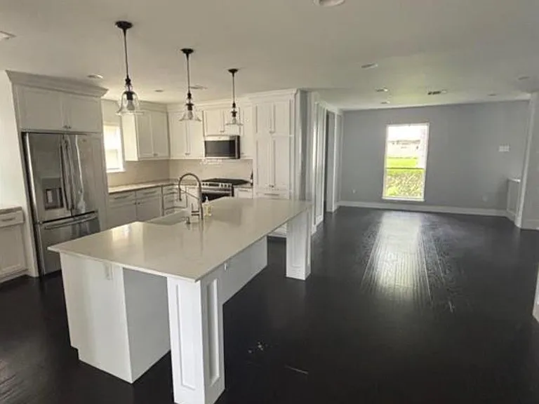 10915 Ella Lee Ln — Photo 2