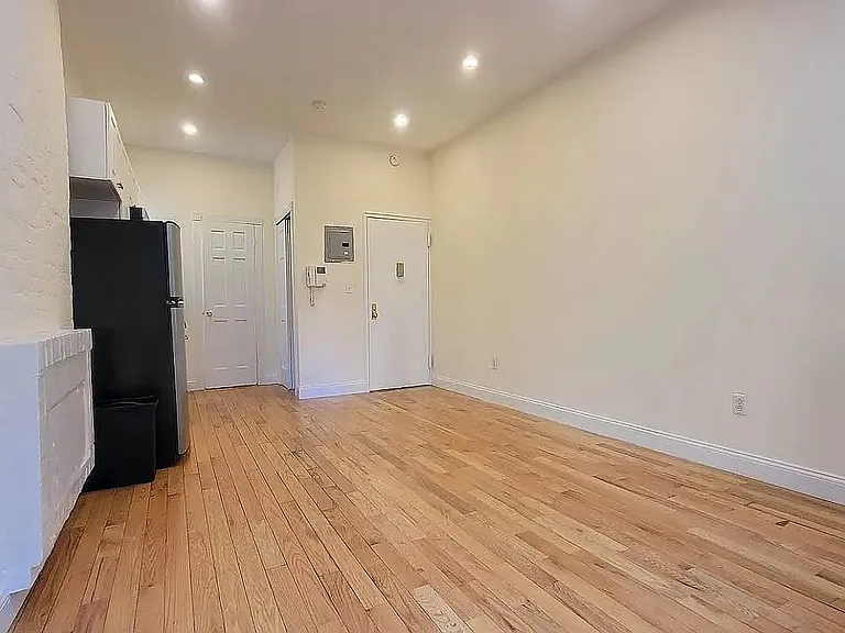 309 E 37th St #1H — Photo 6