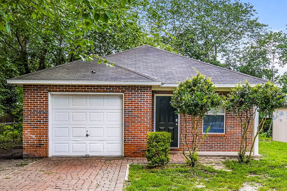 3 bed, 2.0 bath, 1167 sqft, $2,190 — Photo 1