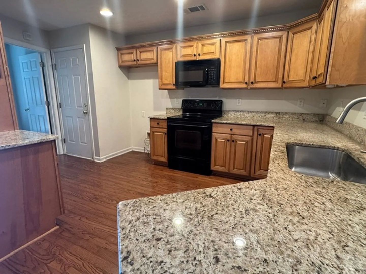 401 Creekside Drive — Photo 2
