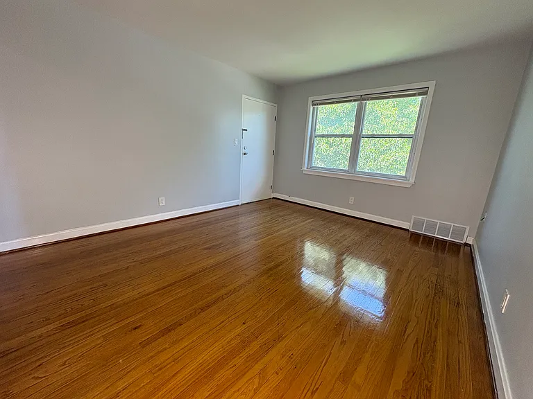 100 Iola Rd #4 — Photo 12