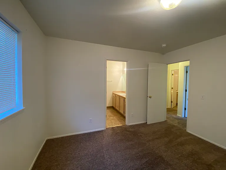 2124 NE Linnea Dr — Photo 20