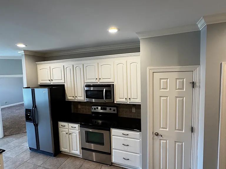 717 Greenbriar Dr — Photo 5