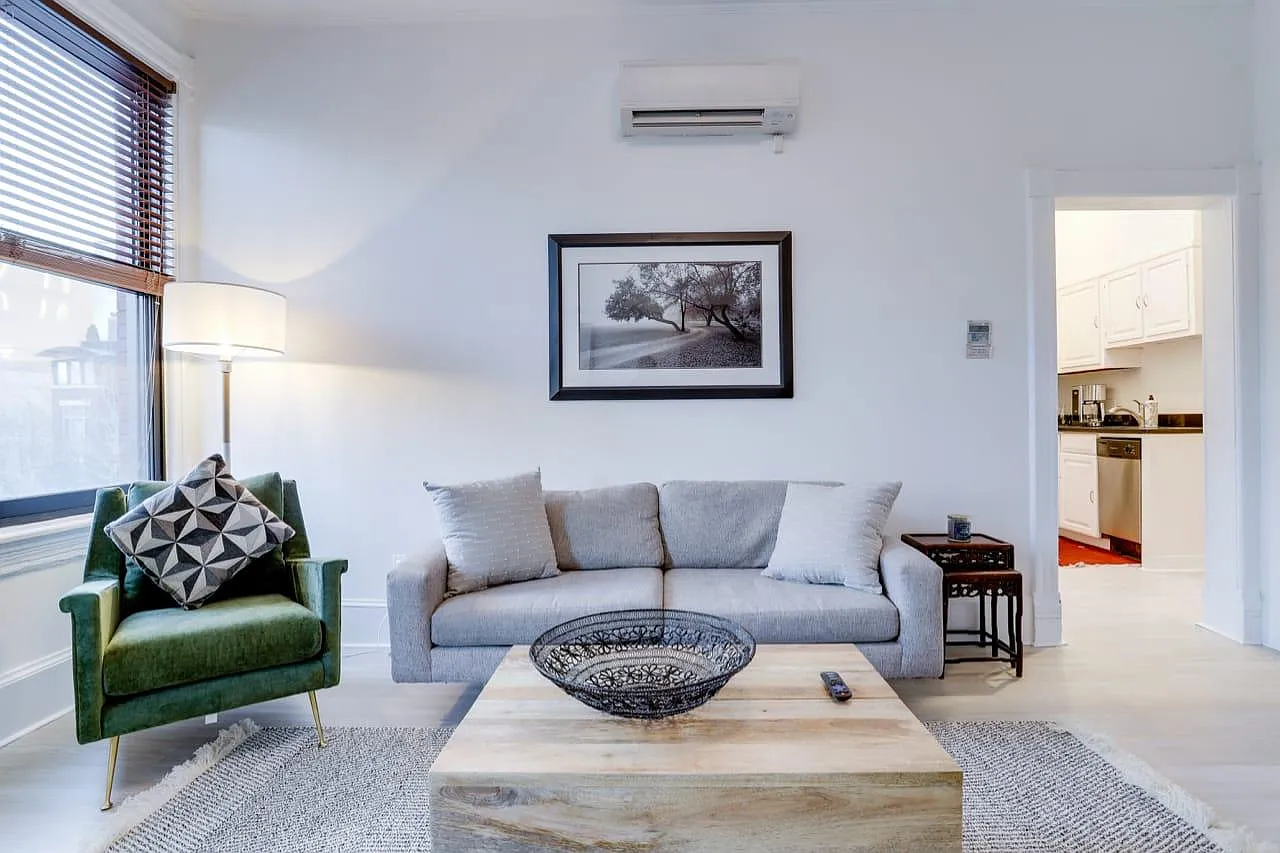 2 bed, 1.5 bath, 1000 sqft, $5,000 — Photo 2