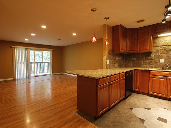 4th image of 16W525 Mockingbird Ln APT 207