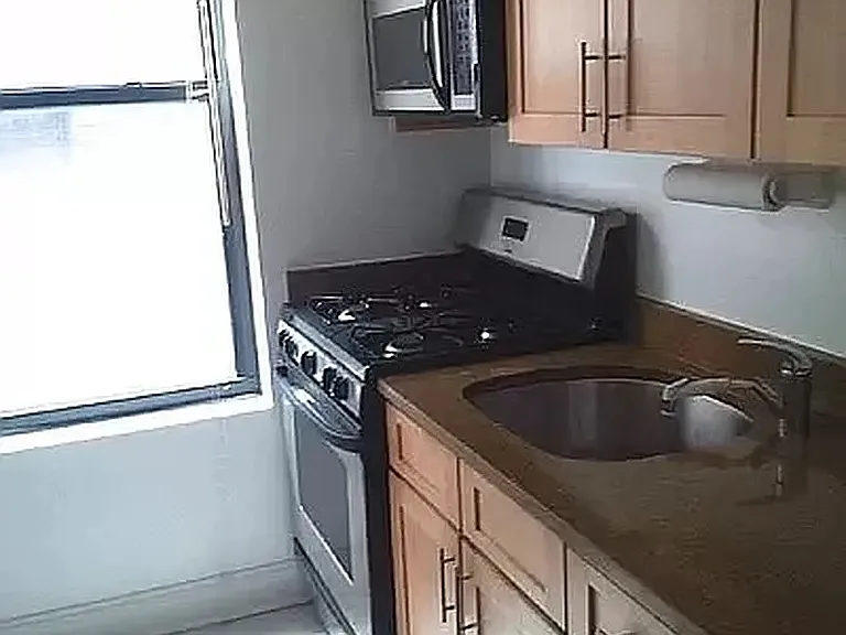 500 W 190th St #5B — Photo 4