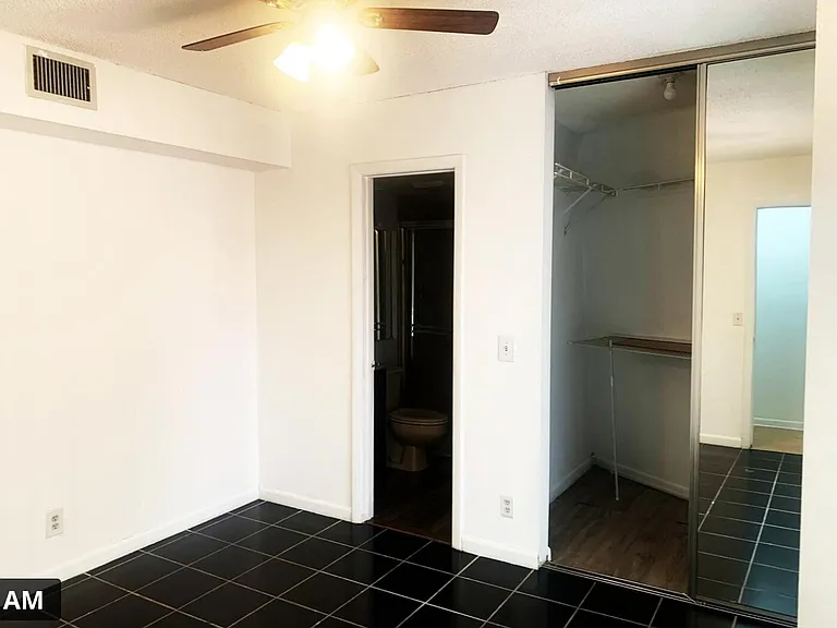 3915 Victoria Dr NE — Photo 15