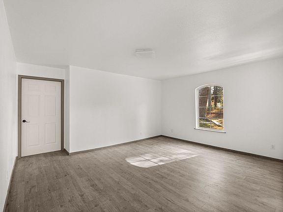 5th image of 604 W North St