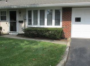 101 Eastbourne Ct UNIT B, Ridge, NY 11961