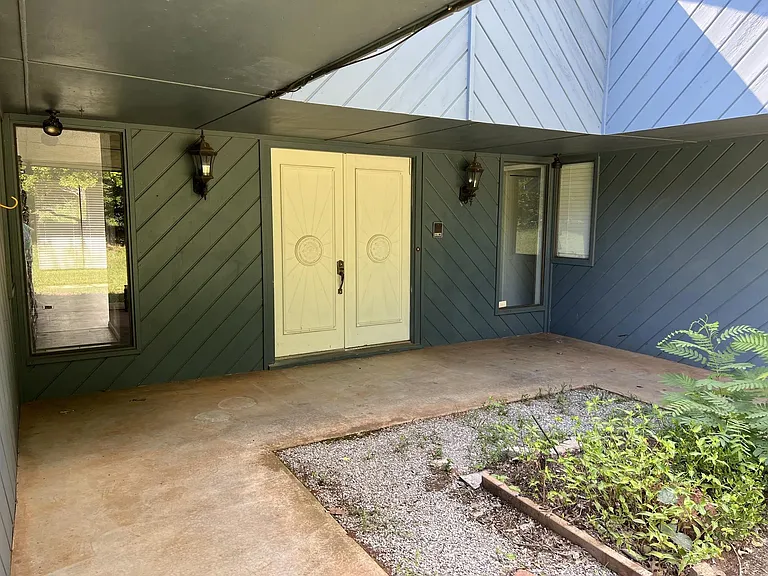 7215 Driftwood Dr — Photo 3