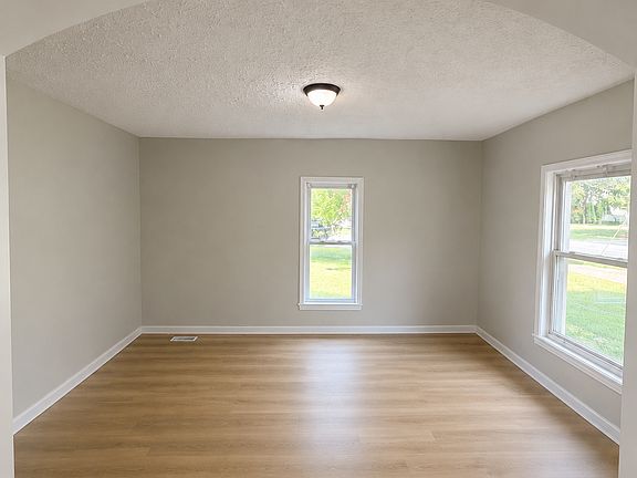 5th image of 300 Marshall St