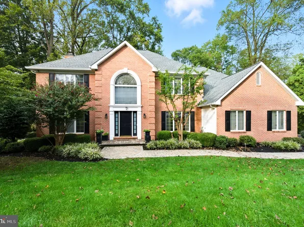 14 Stonebridge Dr, Hockessin, DE 19707