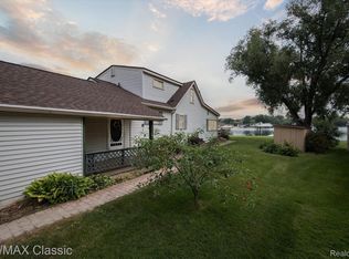 10830 Hillway Dr, White Lake, MI