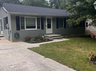 233 Breezewood Dr, Hanover, PA 17331