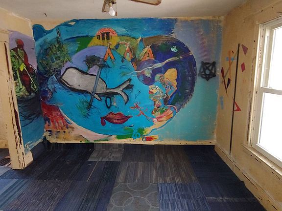 5th image of 165 Berger Ave