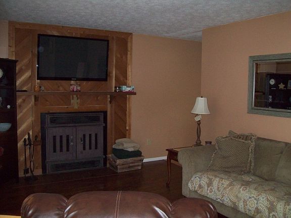 4th image of 867 Sunset Dr