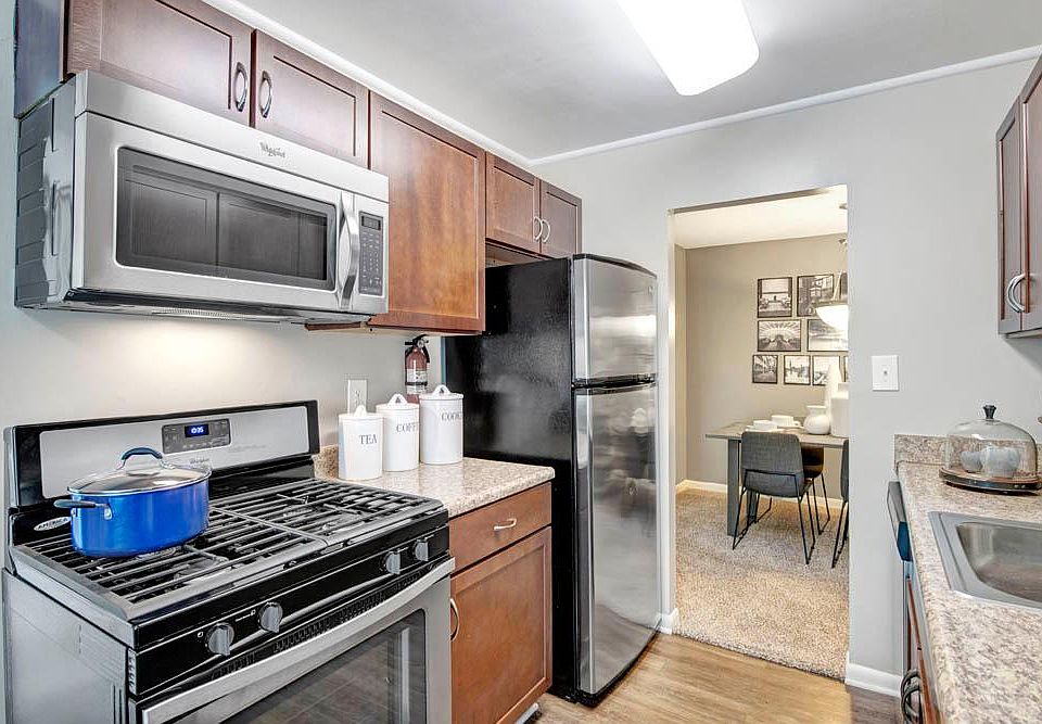 West Springfield Terrace Apartment Homes 8525 Burling Wood Dr