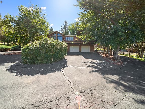 3rd image of 552 NW Peppermint Ln