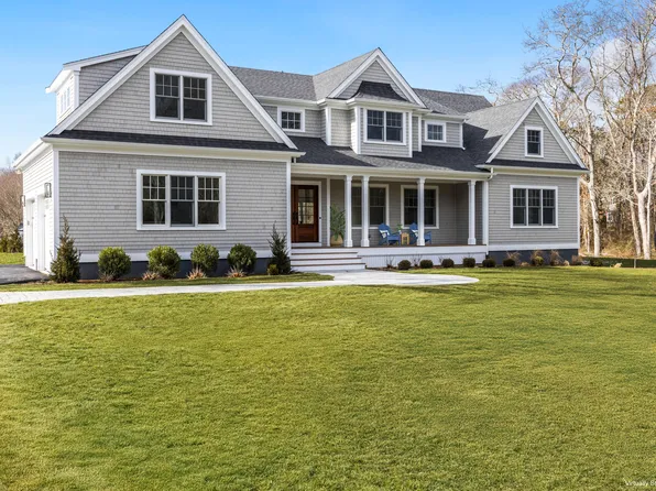 2 McSweeney Lane, Falmouth, MA 02540