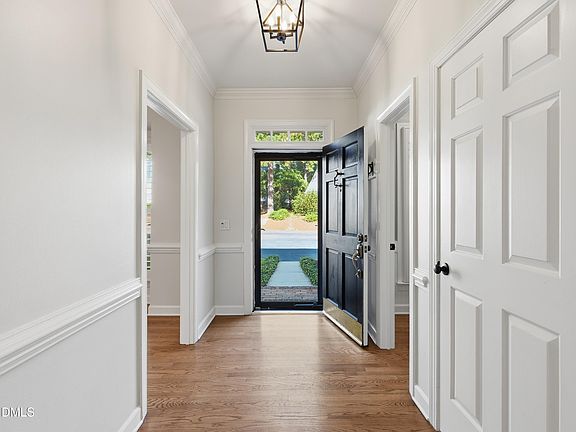 3rd image of 623 Crabbery Ln