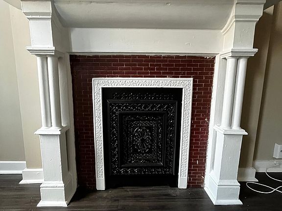 3rd image of 116 W Burnett Ave APT 2