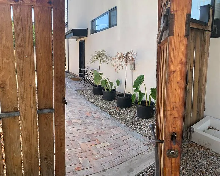 984 E Wilson Ave — Photo 8