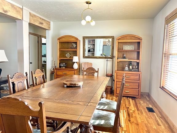 3rd image of 1529 E Hanson Cir