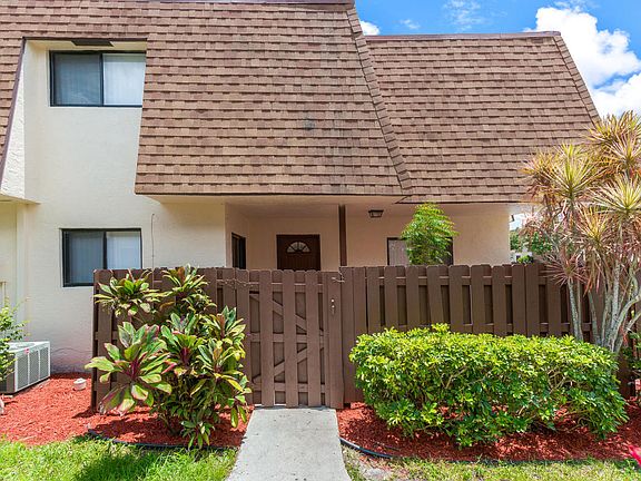 2nd image of 219 San Remo Blvd