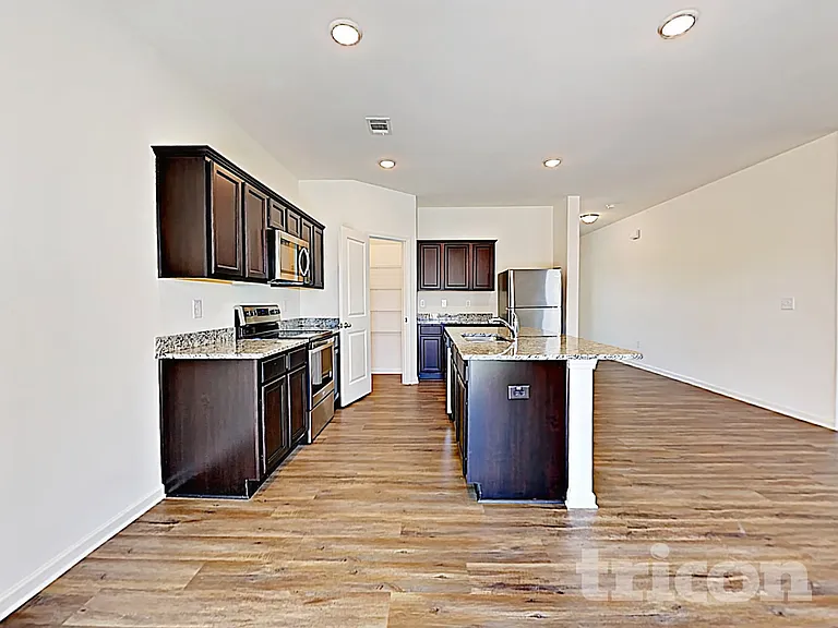 1942 Hudson Dr — Photo 6