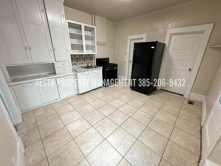 538 30th St #1 — Photo 3
