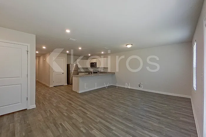 880 Whispering Creek Ave — Photo 3