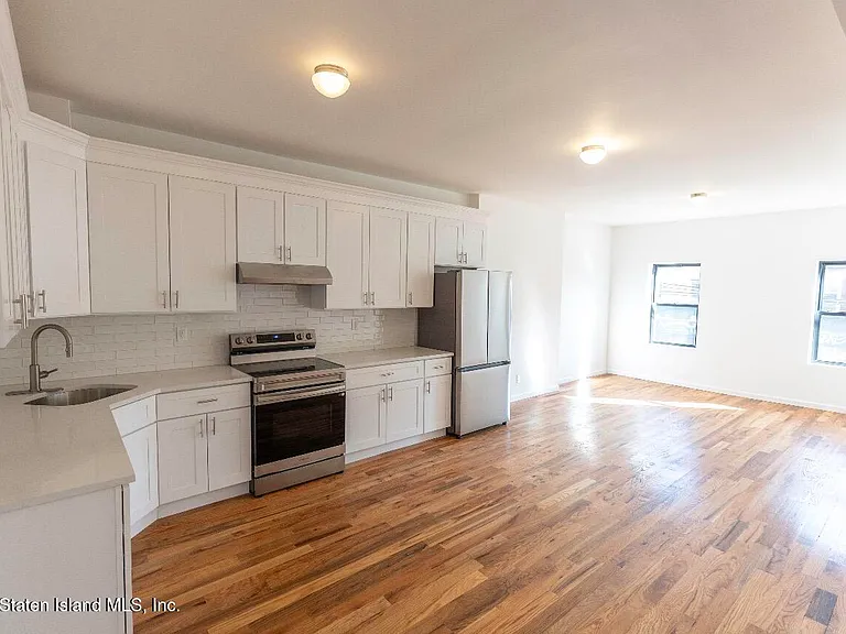 1256 Bay St #2 — Photo 3
