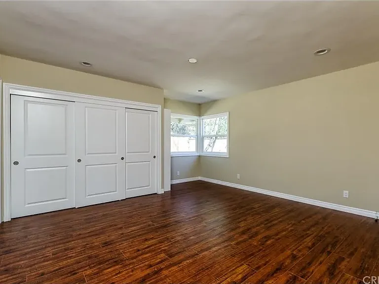 15521 Plummer St — Photo 10