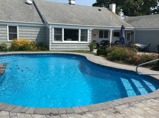 90 Oak Rd, Bayport, NY 11705